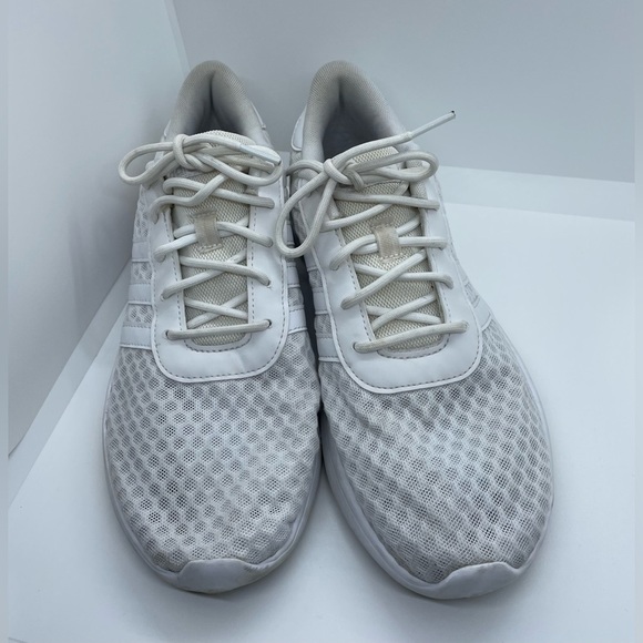 SOLD Adidas white running/athletic  shoes size 9 - Picture 2 of 11